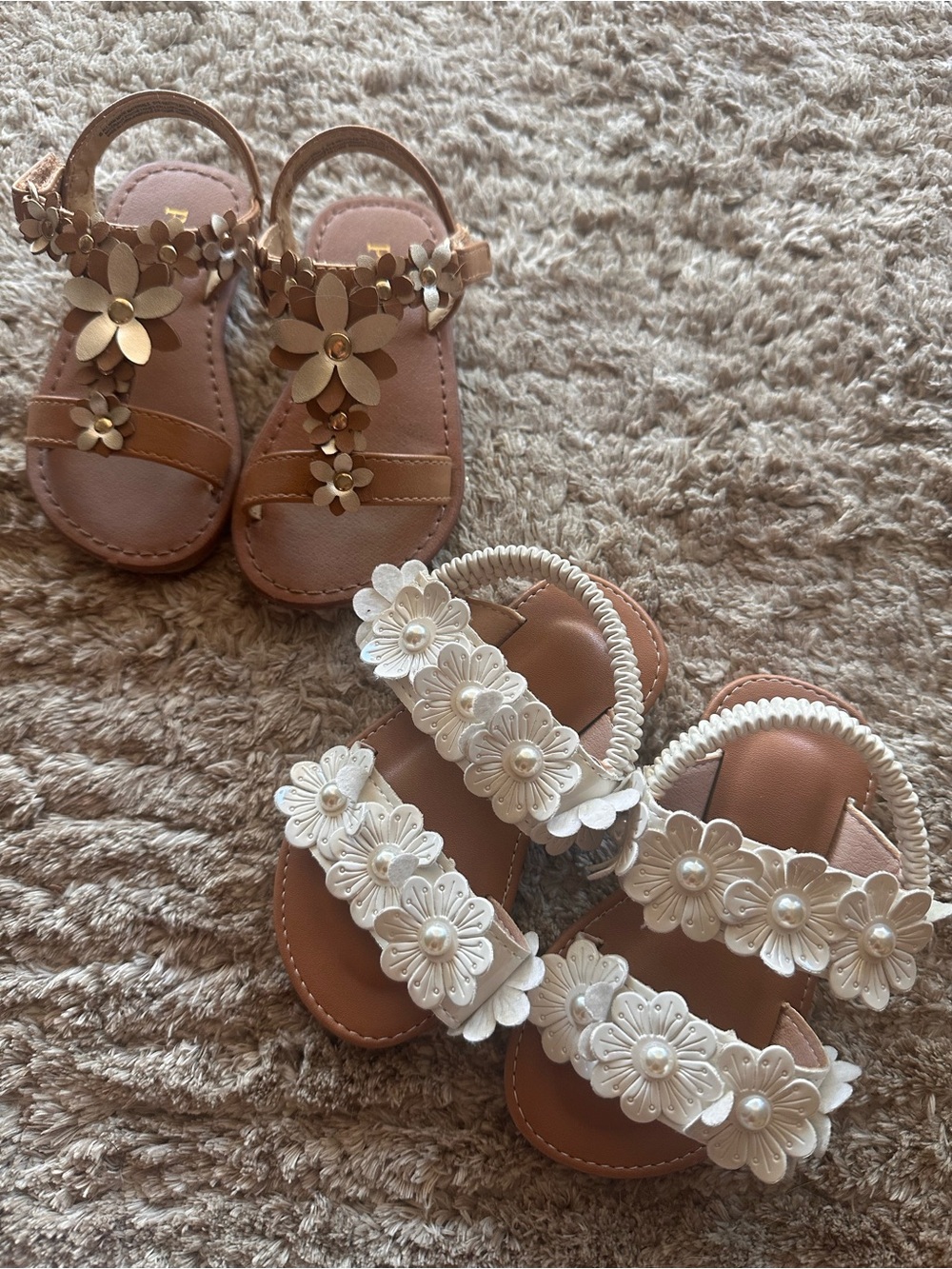 The Children's Place Floral Girls Sandal Set in Tan and White